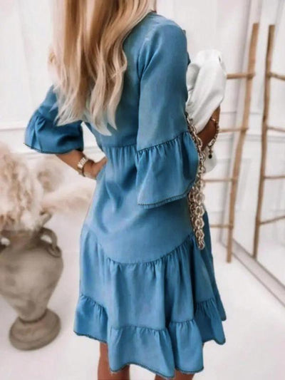 „CityBlues“ – Sommerkleid mit Denim-Optik & Volant-Details