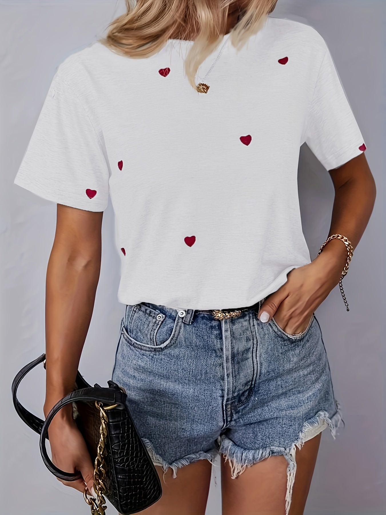 Alissa - Stylisches T-Shirt mit bezauberndem Herz-Muster für Frauen