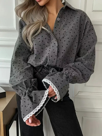 Addison - Elegantes dunkelgraues Herz-Shirt für Damen, perfekt für den Herbst!