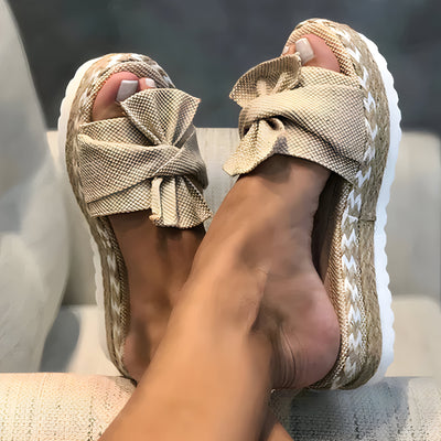 Beatrix | Damensandalen mit Lockenwicklern