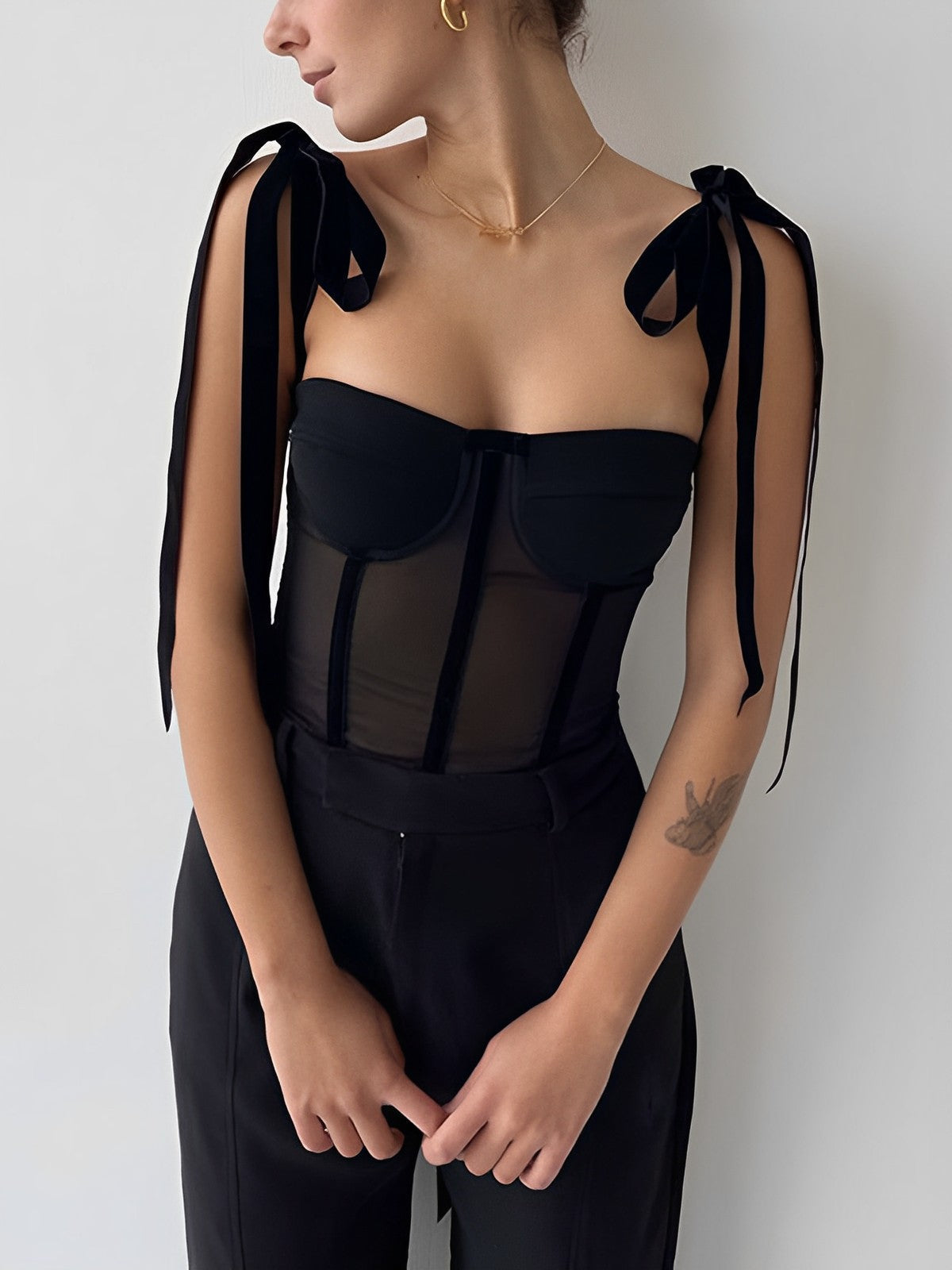 Yana - Stylisches schwarzes Mesh-Korsett-Top für Frauen