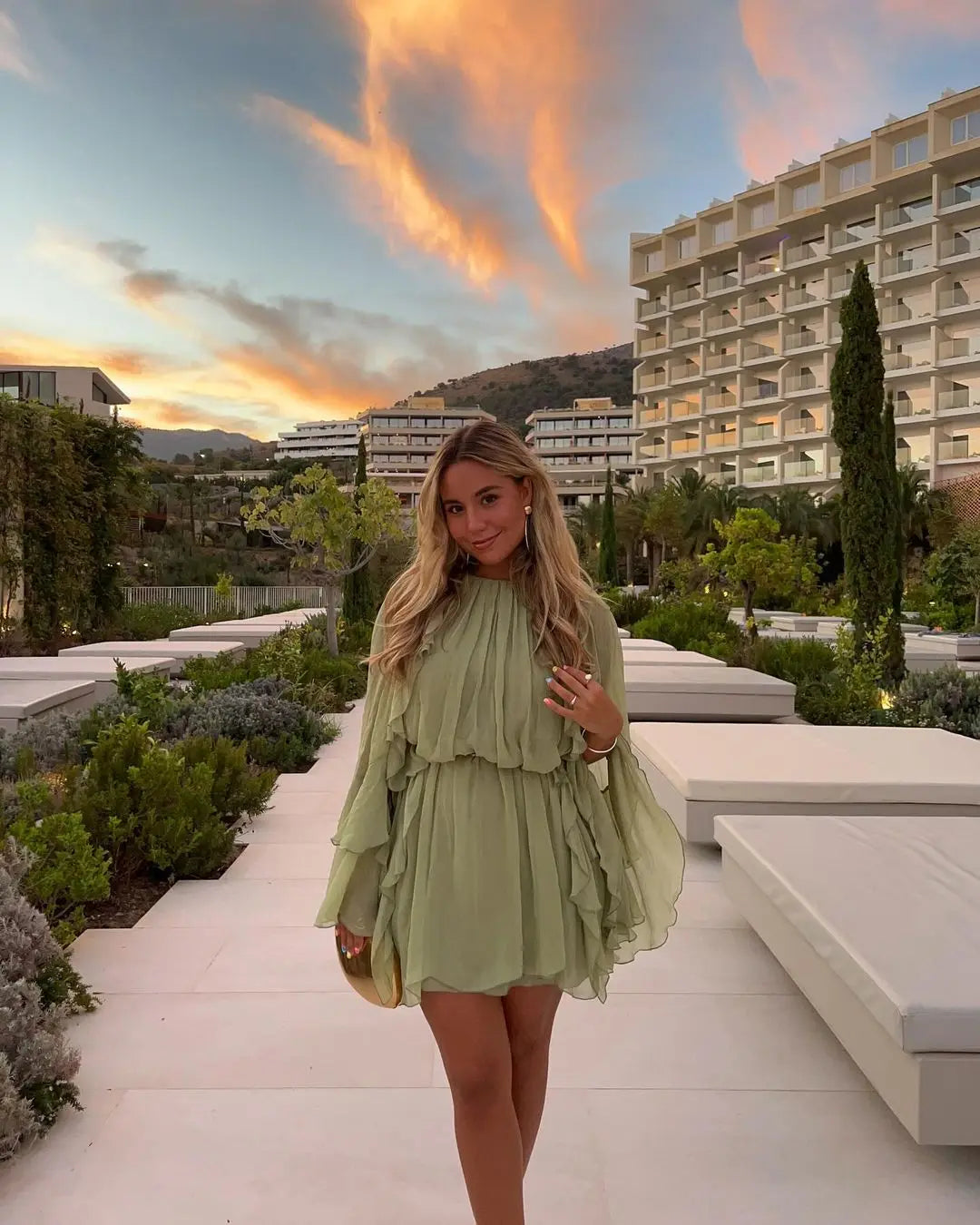 Avelena | Samt Ausschnitt Mini Kleid
