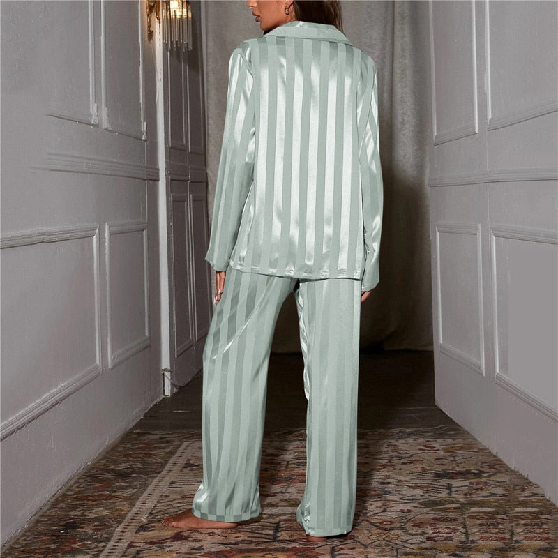 Ines | Stilvolle Seidenpyjamas für Frauen