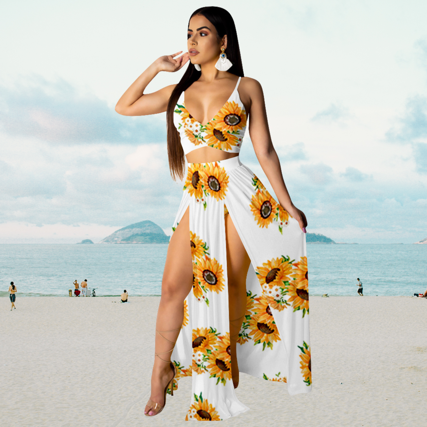 Amalia - Stylisches Sommer-Outfit mit Neckholder-Top und langem Rock mit Schlitzen