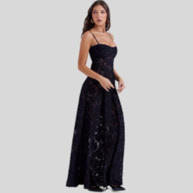 Akira - Elegantes Maxikleid mit Spitze, hohem und eckigem Ausschnitt
