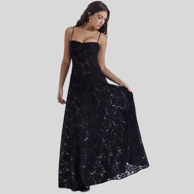 Akira - Elegantes Maxikleid mit Spitze, hohem und eckigem Ausschnitt