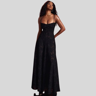 Akira - Elegantes Maxikleid mit Spitze, hohem und eckigem Ausschnitt